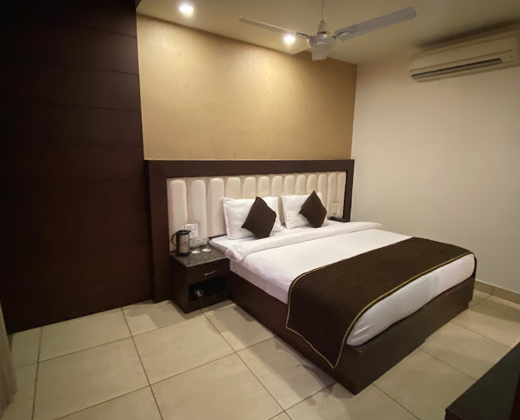 hotel-img