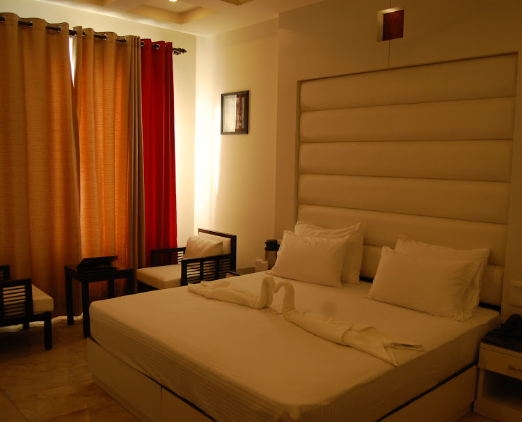 hotel-img